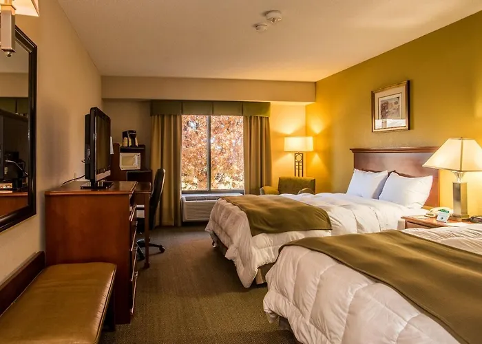 Round Hill Inn