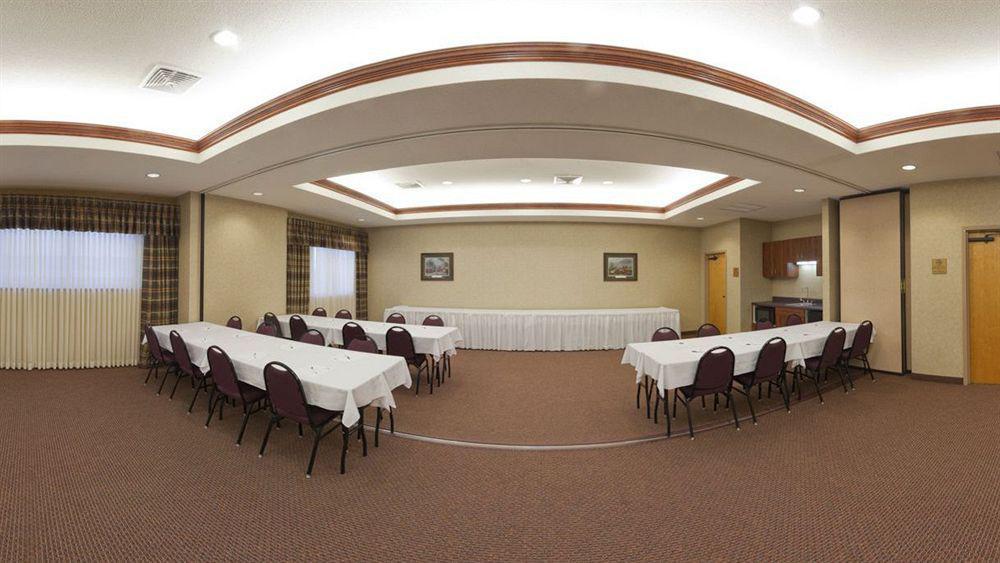 Round Hill Hotel 3*
