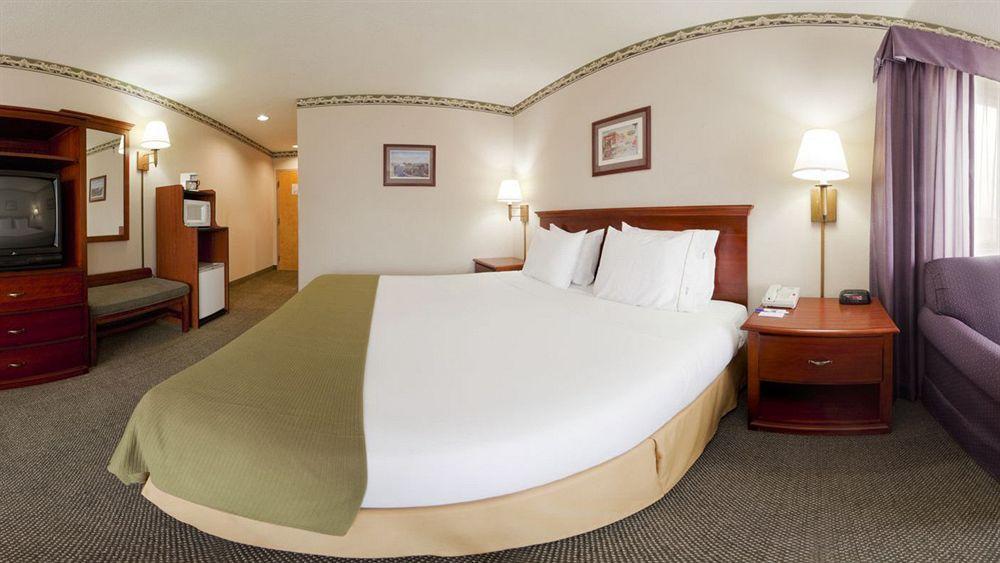 Hotel Round Hill