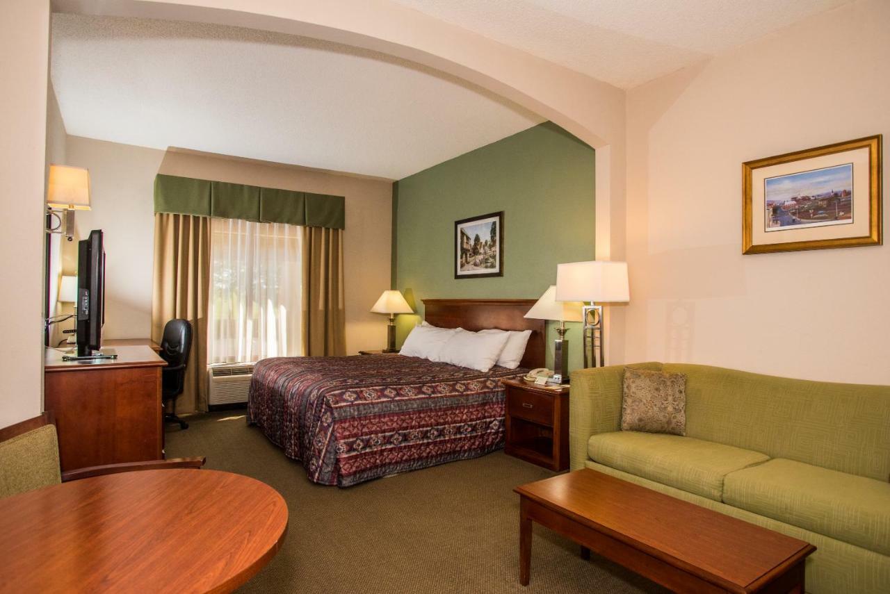 Hotel Round Hill 3*