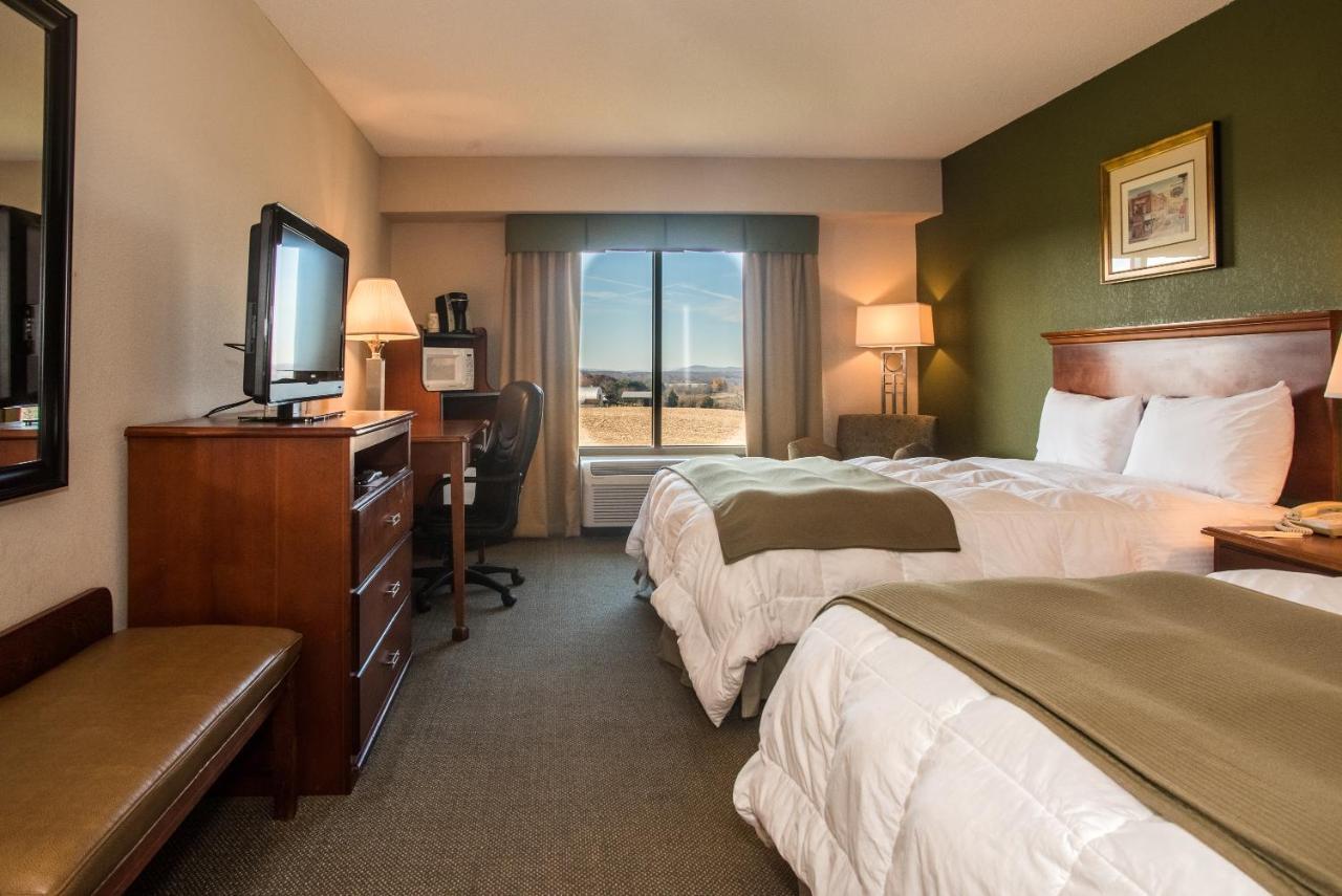 Round Hill Hotel